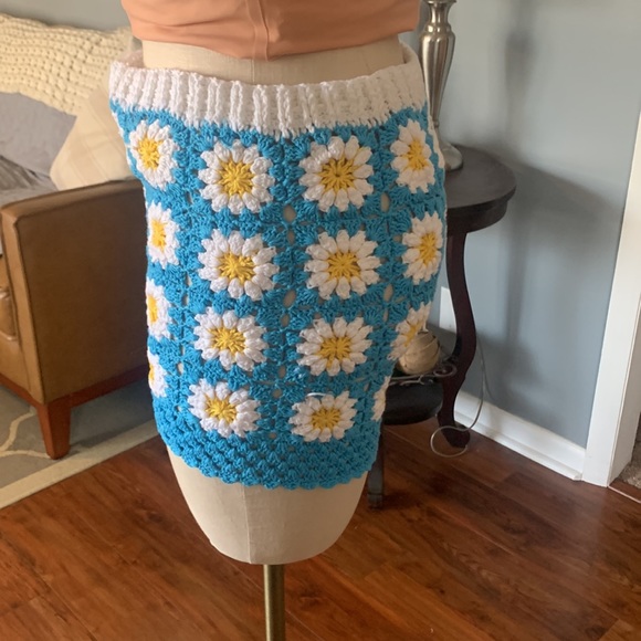 Handmade afghan Daisy shorts - Picture 2 of 6